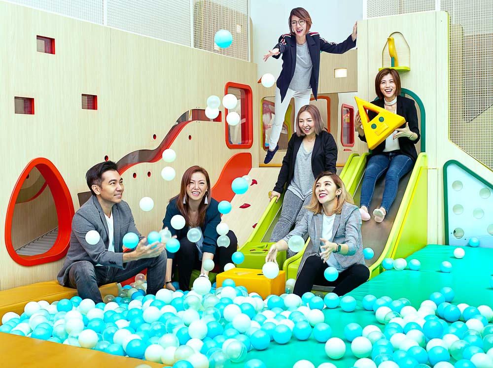  Vibrant, engaging, and creative corporate group photography that reflects the unique personalities and dynamic energy of your  teams