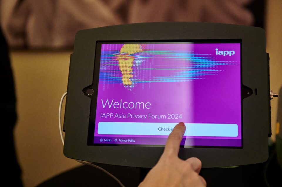 Delegate using the self check-in kiosk at the IAPP Asia Privacy Forum 2024 — corporate event photographer singapore, singapore corporate events photographer