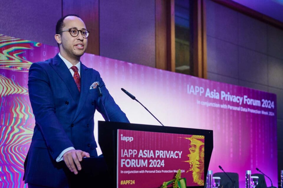 Speaker addressing delegates from the lectern at the IAPP Asia Privacy Forum 2024 — singapore corporate events photographer, professional corporate events photography singapore