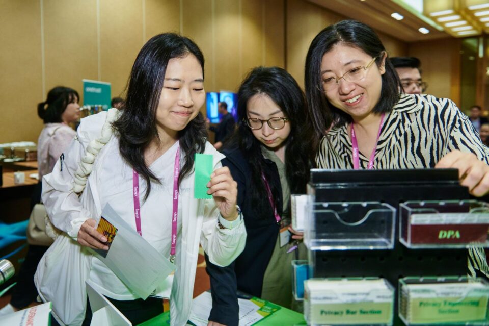 Delegates at an exhibitor booth during the IAPP Asia Privacy Forum 2024 — singapore corporate events photographer, professional corporate events photography singapore
