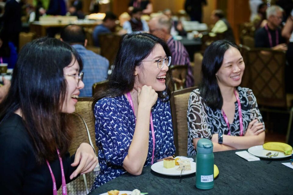 Delegates talking over refreshments at the IAPP Asia Privacy Forum 2024 — singapore corporate events photographer, professional corporate events photography singapore