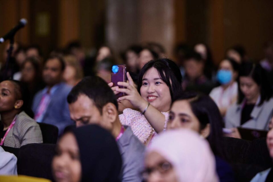 Delegates in discussion during a break at the IAPP Asia Privacy Forum 2024 — singapore corporate events photographer, professional corporate events photography singapore
