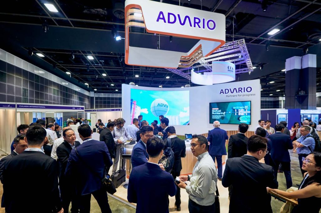 Delegates filling the Advario stand during Singapore Maritime Week — singapore corporate events photographer, professional corporate events photography singapore